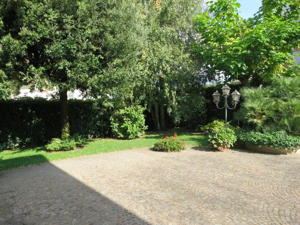 Villa Laura Cisterna di Latina Luaran gambar